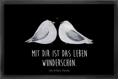 Produktbild von Mr. & Mrs. Panda Fußabtreter Turteltauben Liebe 60 x 90 cm - Schwarz - Geschenk, Paar, Schuhabstreifer, Schmutzmatte, fußmatte, Schmutzfangmatte, Freundin, Fussmatte