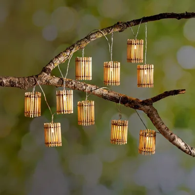 Immagine prodotto di Catena luminosa a LED con batterie, realizzata in bambù, con 10 lanterne. Ideale per decorare giardino, balcone o terrazza, per un'illuminazione d'atmosfera