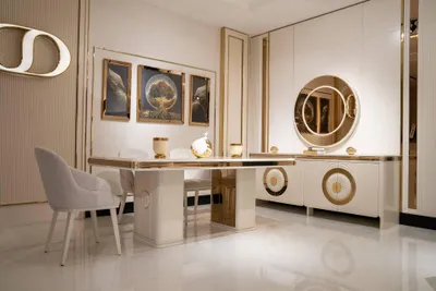 Produktbild von Elegantes Esszimmer Set in Beige mit Holz Tisch und Stühlen