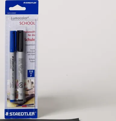 Produktbild von Staedtler Lumocolor Folienstift nonpermanent fein, 1 Stift blau, + 1 Stift schwarz