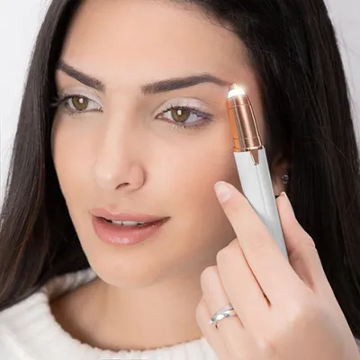 Image de Épilateur de précision pour le visage avec LED Wellness Beauté