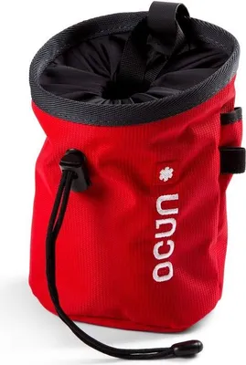 Roter Chalk Bag von Ocun mit schwarzem Innenfutter und Zugband; geeignet für Kletterer.