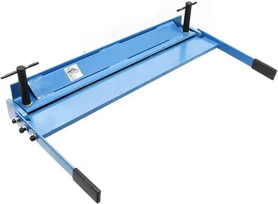 Produktbild von Blechbiegemaschine 630 mm Arbeitsbreite, max. 135° Biegewinkel, Abkantbank zum Blech Abkanten aus Gusseisen in Blau und Grau