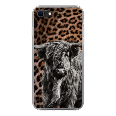 Produktbild von MuchoWow® Handyhülle Schutzhülle Hülle für iPhone 7 Schottischer Highlander - Pantherdruck - Schwarz - Weiß Silikon Softcase Handy Hülle - Kartenhalter