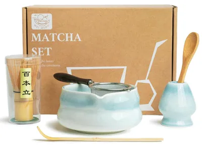 Immagine prodotto di Set per Matcha, 6 pezzi: ciotola in Vetroceramica blu, frustino in bambù (chasen), setaccio, cucchiaino e accessori