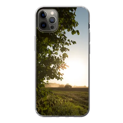 Produktbild von MuchoWow® Handyhülle Schutzhülle Hülle für iPhone 13 Pro Max Traktor - Bauernhof - Sonne Silikon Softcase Handy Hülle - Mobiltelefon