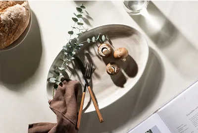 Image de Jublie assiette en grès beige.