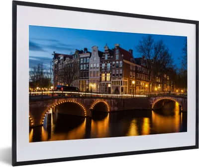 Produktbild von MuchoWow® Gerahmtes Poster Die Keizersgracht in Amsterdam bei Nacht 60x40 cm - Poster mit Schwarzem Bilderrahmen Wandposter Rahmen Foto Bilder - Schlafzimmer - Plakat in Rahmen - Drucken