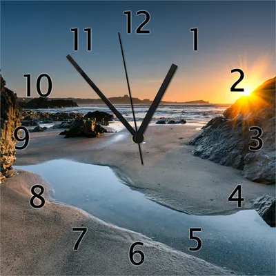 Produktbild von Wallario Design Wanduhr Sonnenuntergang hinter einem Felsen am Strand aus Echtglas, Größe 30 x 30 cm