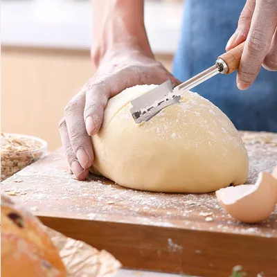 Produktbild von Bäckerhandtuch-Set für selbstgebackenes Brot - Gärhandtuch und professionelles Bäckerhandtuch - zum Backen von selbstgebackenem Brot - inklusive Teigschaber und Brotmesser
