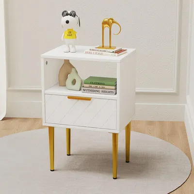 Image de Table de chevet moderne et minimaliste avec un tiroir et des pieds dorés