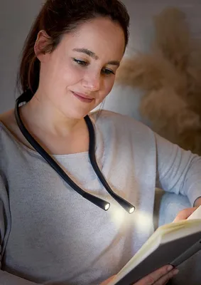 Zdjęcie produktu dla moses libri_x lampka do czytania do zawieszenia na szyi, lampka do czytania na szyję z 2 bezstopniowo ściemnianymi diodami LED, ładowalna lampka do użytku w domu i w podróży, światła można włączać indywidualnie i elastycznie regulować