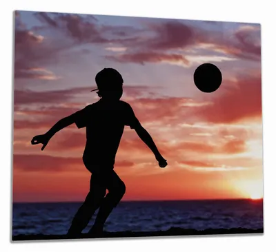 Produktbild von Wallario Herdabdeckplatte aus Glas, Größe 60 x 52 cm 1-teilig, Motiv Fußball - Kleiner Junge spielt im Abendrot