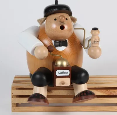 Produktbild von Kaffeesachse - Kantenhocker (24cm) Räuchermann von KWO