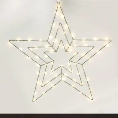 Imagen del producto de Iluminación LED ACA con tres estrellas, con 70 mini-LEDs, luz cálida (WW), 220–240 V, IP44, 65,5 x 65,5 cm, incluye 3 metros de cable de alimentación transparente, referencia X067014225