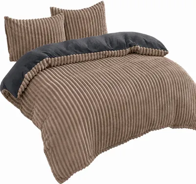 Produktbild von Teddy Plüsch Bettwäsche 135x200 cm Winter Bettbezug Cord Optik Streifen Flauschig warm Braun 4 teilig, KI-generiertes Bild