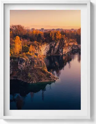 Produktbild von Krakauer Zakrzówek-See im Herbst– Wandbild mit Rahmen – Gerahmtes Bild  – Wanddekoration – 60x80 cm –  Weiß Rahmen