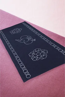 Produktbild von Olympus Sashiko Stickpackung "Tischläufer", Stoff bedruckt, 30x70cm, Original aus Japan