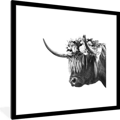 Produktbild von MuchoWow® Gerahmtes Poster Schottischer Highlander - Blumen - Schwarz - Weiß 40x40 cm - Poster mit Schwarzem Bilderrahmen Wandposter Rahmen Foto Bilder - Poster - Plakat im Rahmen