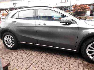 Image de Mercedes GLA - Baguettes de protection chromées pour les portes latérales