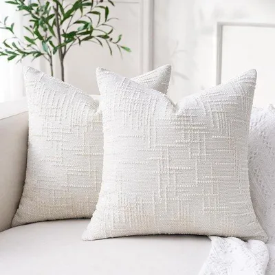Produktbild von Famanu Kissenbezug Boho Corduroy 40x40 cm – Plüschiges Hygge Design – Beige