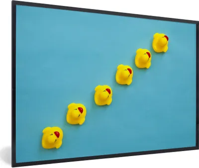 Produktbild von MuchoWow® Gerahmtes Poster Gummi-Enten - Blau - Gelb 90x60 cm - Poster mit Schwarzem Bilderrahmen Wandposter Rahmen Foto Bilder - Fotorahmen - Foto-Plakat