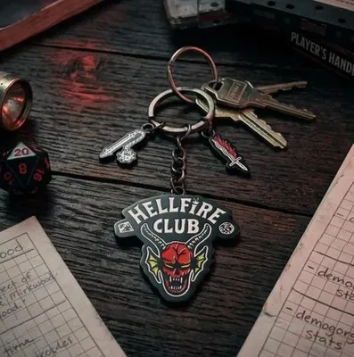 Produktbild von Hellfire Club Stranger Things Schlüsselanhänger, Fan-Anhänger für Schlüssel, Tasche & Rucksack, Geschenk für Fans & Sammler