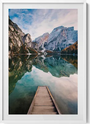 Produktbild von Blick auf See, Berge und Wälder– Wandbild mit Rahmen – Gerahmtes Bild  – Wanddekoration – 70x100 cm –  Weiß Rahmen