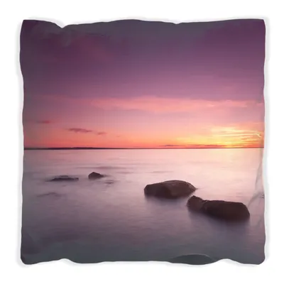 Produktbild von Wallario Premium Kissen, weiche Oberfläche, mit Motiv Nebel am See bei Sonnenuntergang, Größe: 60 x 60 cm, mit weißer Rückseite