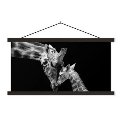 Produktbild von MuchoWow® Textilposter Giraffe - Wildtiere - Porträt - Schwarz-Weiß 120x60 cm mit schwarzem Rahmen - Dekoration Schlafzimmer