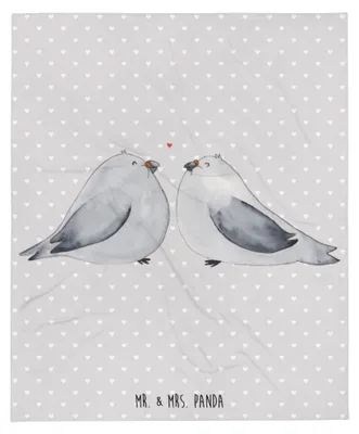 Produktbild von Mr. & Mrs. Panda Tagesdecke Turteltauben Liebe - Grau Pastell - Geschenk, Verliebt, Kuscheldecke, Warme Decke, Paar, Tauben, Hochzeitstag, Freundin, Sofadecke, Bettdecke