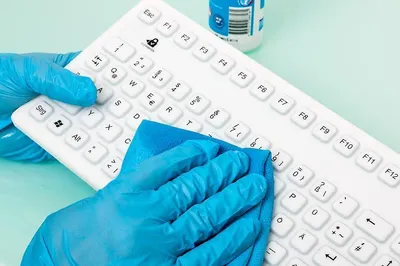 Immagine prodotto di GETT InduProof Smart Compact Silicone Keyboard IP68 impermeabile e disinfettabile 86 tasti Colore: bianco Layout USB: DE