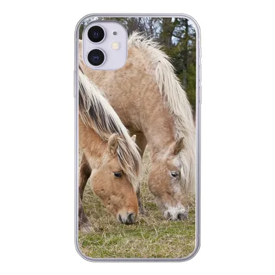 Produktbild von MuchoWow® Handyhülle Schutzhülle Hülle für iPhone 11 Zwei grasende Fjordpferde auf einer Wiese Silikon Softcase Handy Hülle - Handytasche