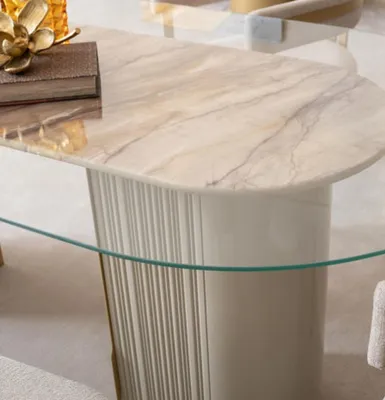 Obrázek produktu pro Elegantní jídelní stůl: Moderní stůl s mramorovou deskou a sloupy