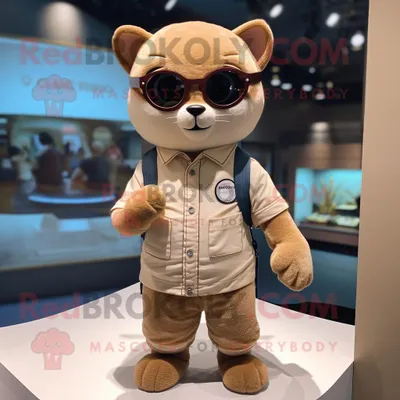 Produktbild von Tan-Katzen REDBROKOLY Maskottchen kostüm gekleidet mit einem Henley-Hemd und einer Sonnenbrille
