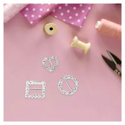 Produktbild von 30 Stück Schleifenschnallen in Silber mit Strass für Hochzeitskarten und Bastelarbeiten