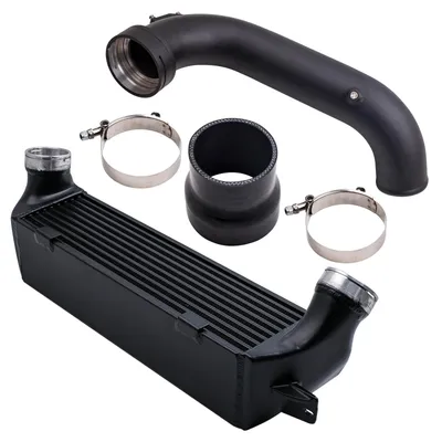 Zdjęcie produktu dla Chłodnica powietrza doładowującego + przewód turbosprężarki do BMW serii 1 E82/E88 135i z silnikiem N55b30 z pojedynczą turbosprężarką