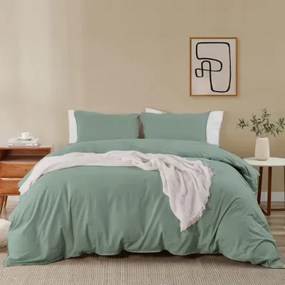 Zdjęcie produktu dla Komplet pościeli 200x200 cm, kolor zielony, wykonany z mikrofibry, nie wymaga prasowania, odporny na gniecenie, zawiera 2 poszewki na poduszki 80x80 cm, zapinane na zamek błyskawiczny