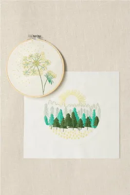 Produktbild von DMC Mindful Making Stickset 2 Designs "Waldspaziergang" mit Stickrahmen, vorbedruckt