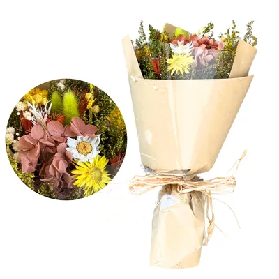 Immagine prodotto di Bouquet di fiori secchi - Arancione e rosso autunnale - Bouquet caldo con fiori di paglia, ortensie e falaridi | Boho-Rustic, decorazione per tavola e matrimonio