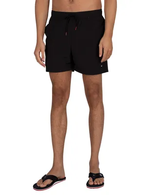 Produktbild von Tommy Hilfiger Herren Mittlere Badeshorts mit Kordelzug und Logo, Schwarz S