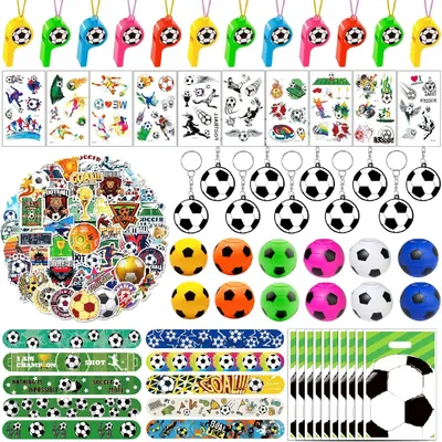 Productafbeelding van Voetbalfeestcadeautjes voor kinderen - Set van 114 - Sleutelhanger - Armband - Voetbal draaien - Fluitje - Tatoeages