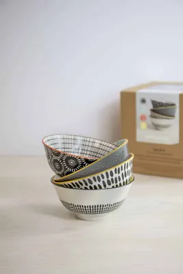 Zdjęcie produktu dla KitchenCraft Zestaw 4 ceramicznych miseczek na płatki śniadaniowe w pudełku prezentowym, miseczki na lody, zupę i inne, wzór "Monochrome", 15 cm, 240 ml