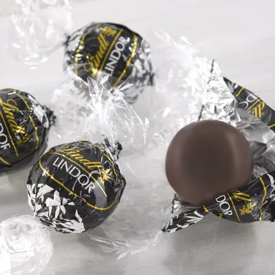 Zdjęcie produktu dla Lindt 928766 Lindt LINDOR EXTRA DUNKEL Pralinen 136,0 g