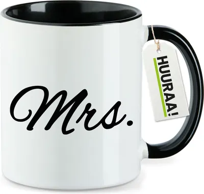 Produktbild von Huuraa Kaffeetasse Mrs. Schriftzug 330ml Schwarz Keramik Kaffeebecher Geschenkidee