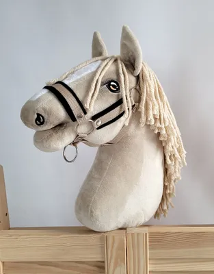Image de Licol réglable pour cheval Hobby Horse A3 beige avec fourrure noire