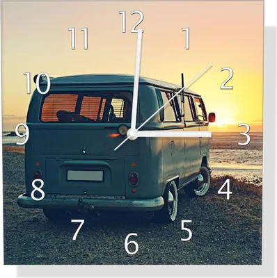 Produktbild von Wallario Design Wanduhr Roadtrip am Meer aus Echtglas, Größe 30 x 30 cm