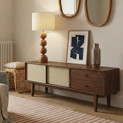 Produktbild von Lowboard SIMONA 175 cm mit Rattangeflecht aus Massivholz, Kastanie Finish – TV-Board im Mid-Century Design, Lowboard mit 2 Schubladen und Schiebetüren, Retro TV-Schrank für das Wohnzimmer