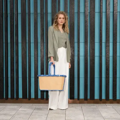 Produktbild von reisenthel carrybag Einkaufskorb frame Raffia Blue BK4122
