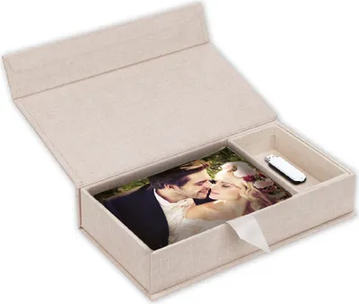 Obrázok produktu pre ZEP USB fotobox, farba Lodi crema, obal z ľanu, rozmer 23x12,5x5 cm, bez USB kľúča